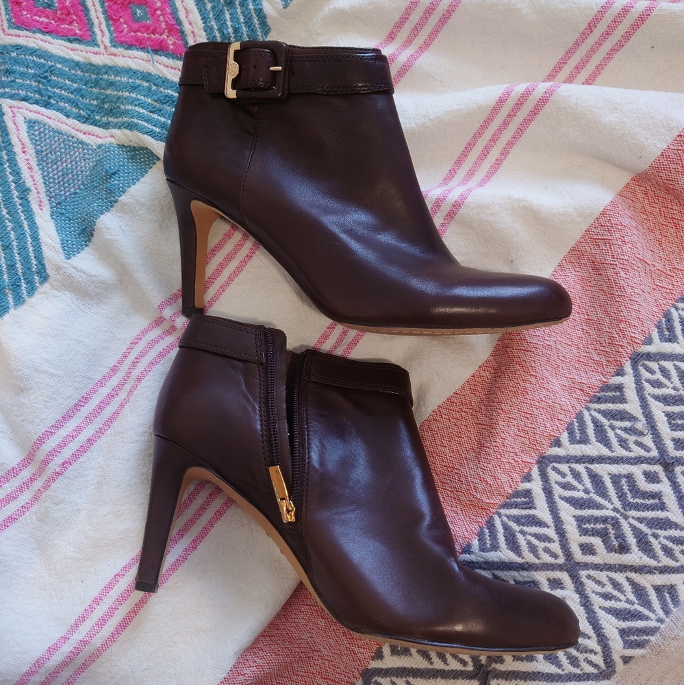 Brown Vince Camuto booties sz 11